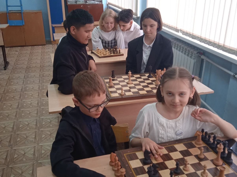Приняли участие в общешкольном шахматном турнире!.