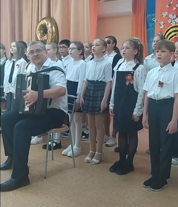 Выступили на благотворительном праздничном концерте.
