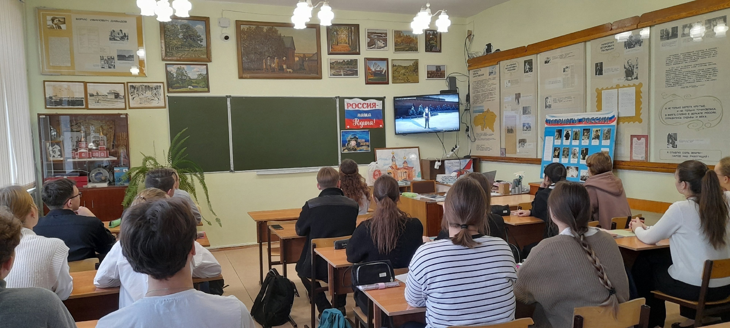 Провели уроки мужества ко Дню воинской славы.