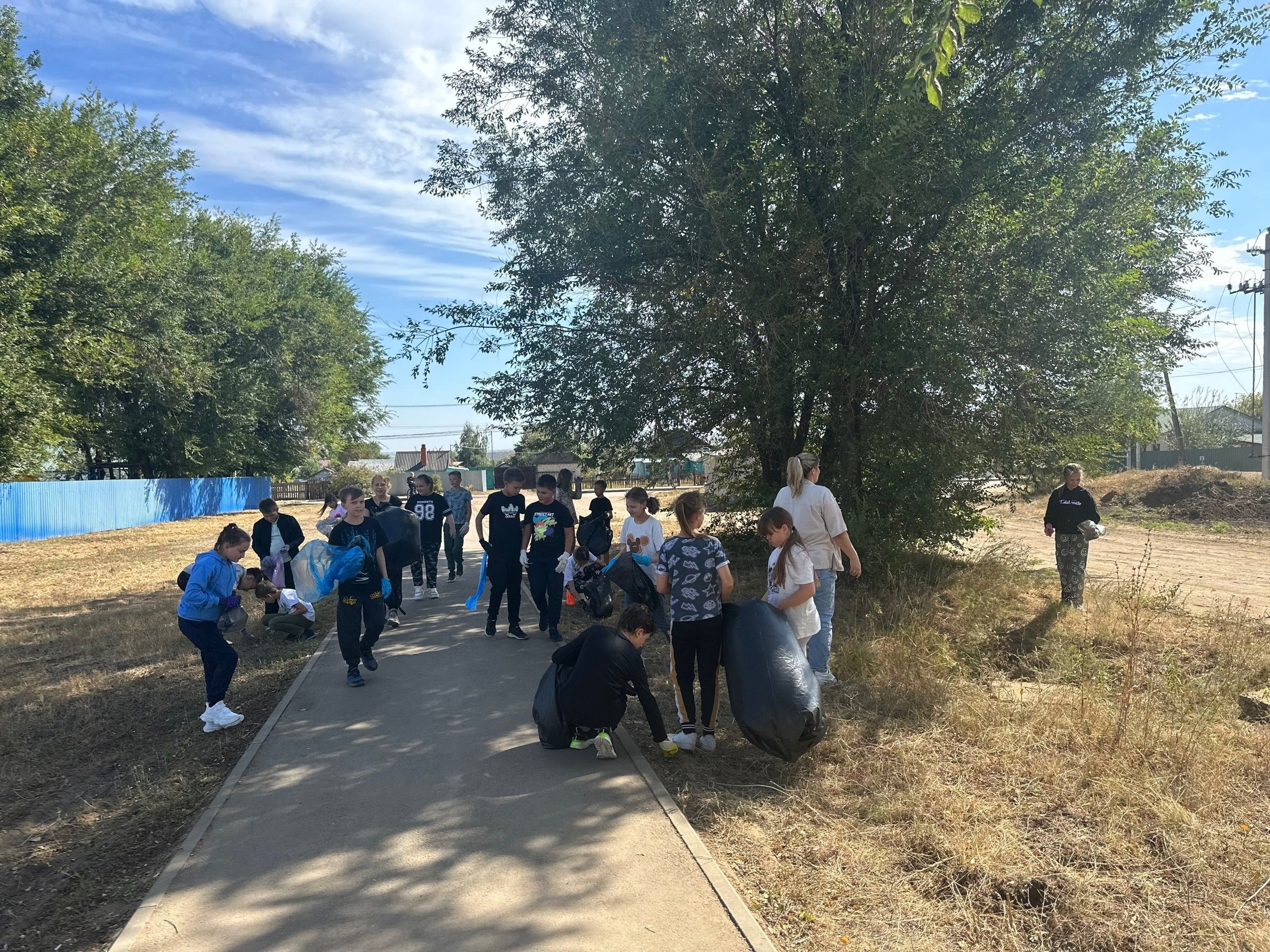 Приняли участие в общегородском санитарном дне!.