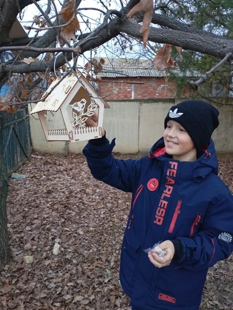 В рамках акции "Синичкин день" изготовили скворечники и провели выставку рисунков.