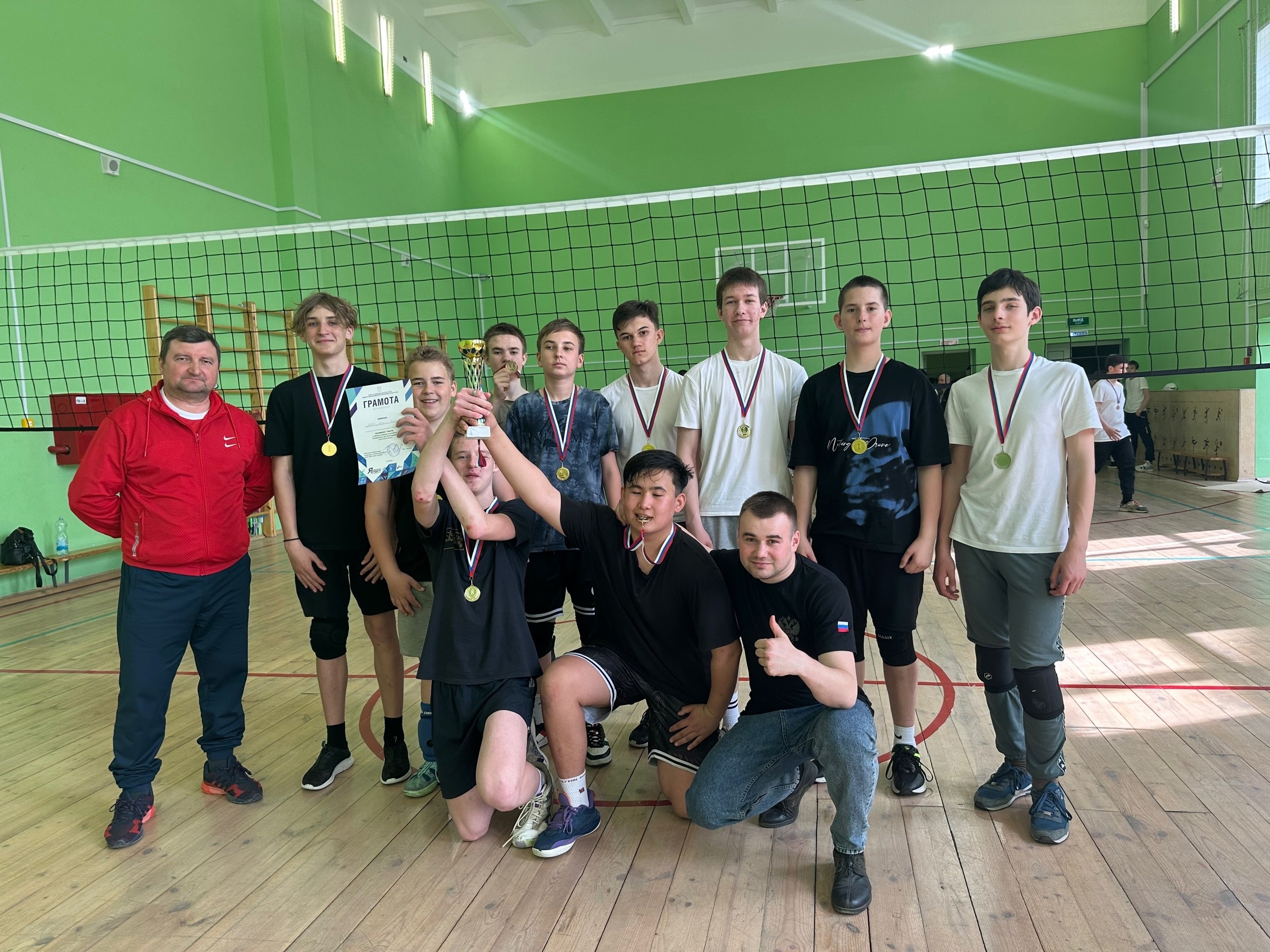 Победв наших юношей в районных соревнованиях по волейболу!.