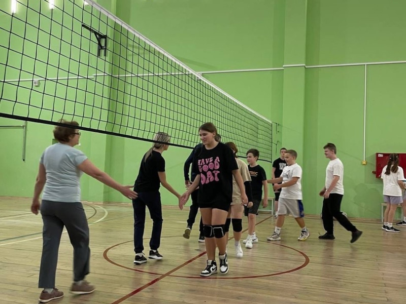 Общешкольные соревнования по волейболу!.